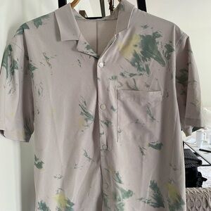 Lululemon button down t-shirt. Size medium.